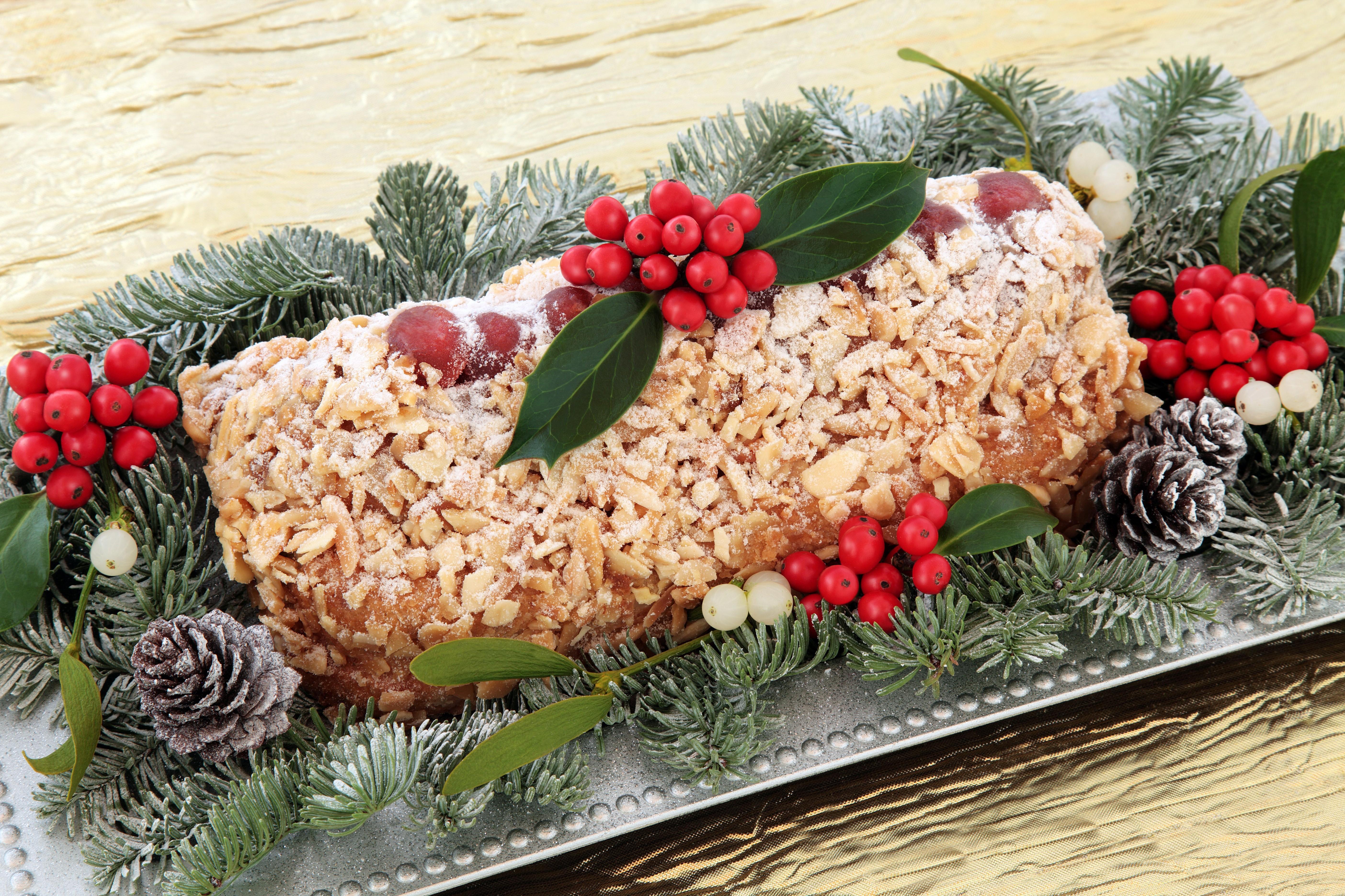 5616x3744 4K, 5K, Holidays, Christmas, Pastry, Swiss roll, Branches Gallery HD Wallpaper