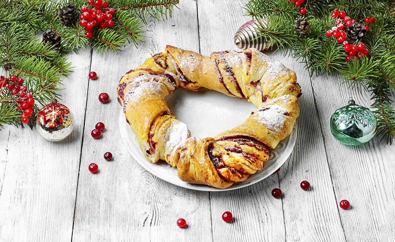 1280x784 Desktop Wallpaper roulade Christmas Food Berry Balls Branches Pine