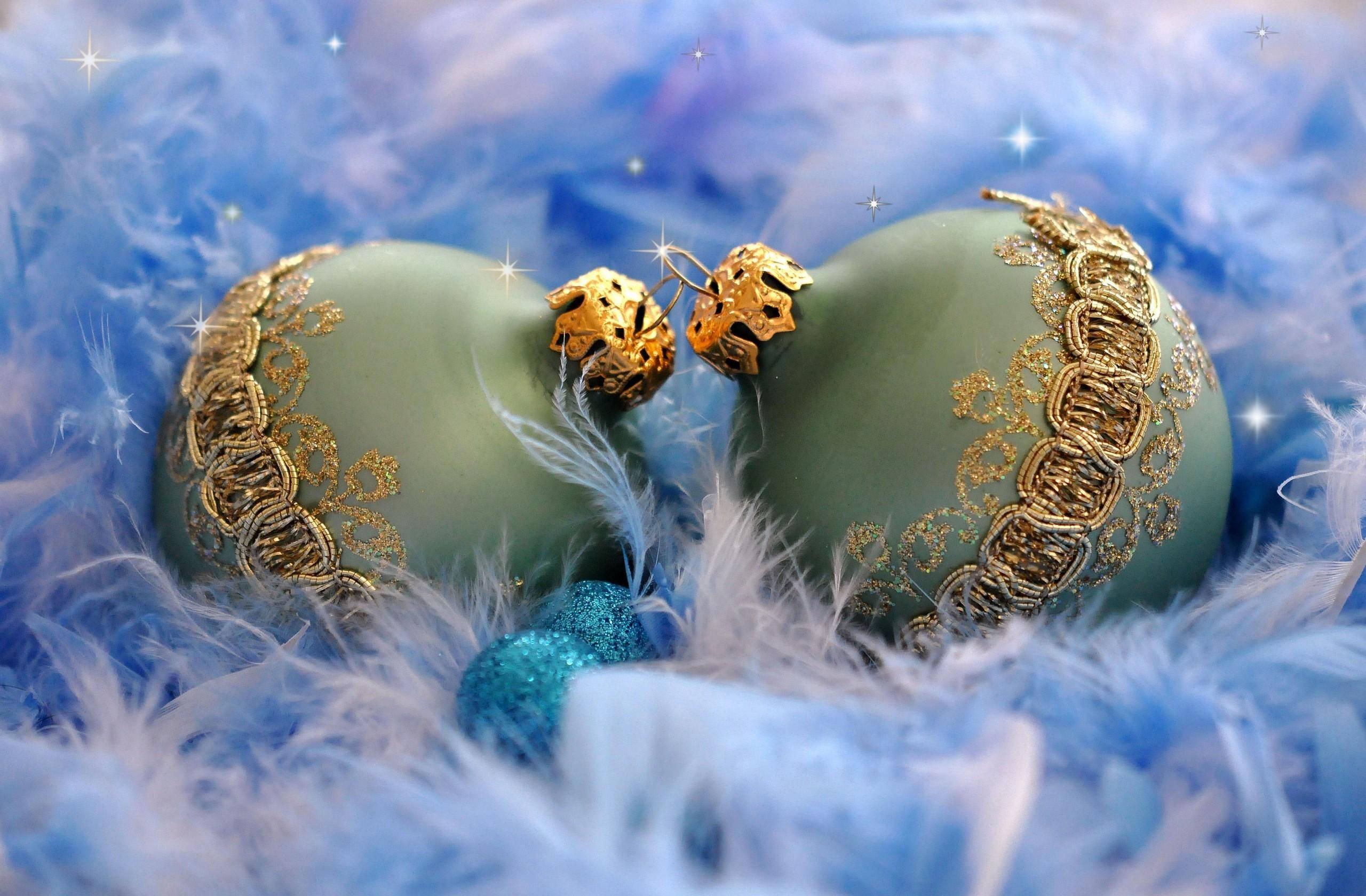 2560x1680 Download Mint Green Christmas Balls Wallpaper
