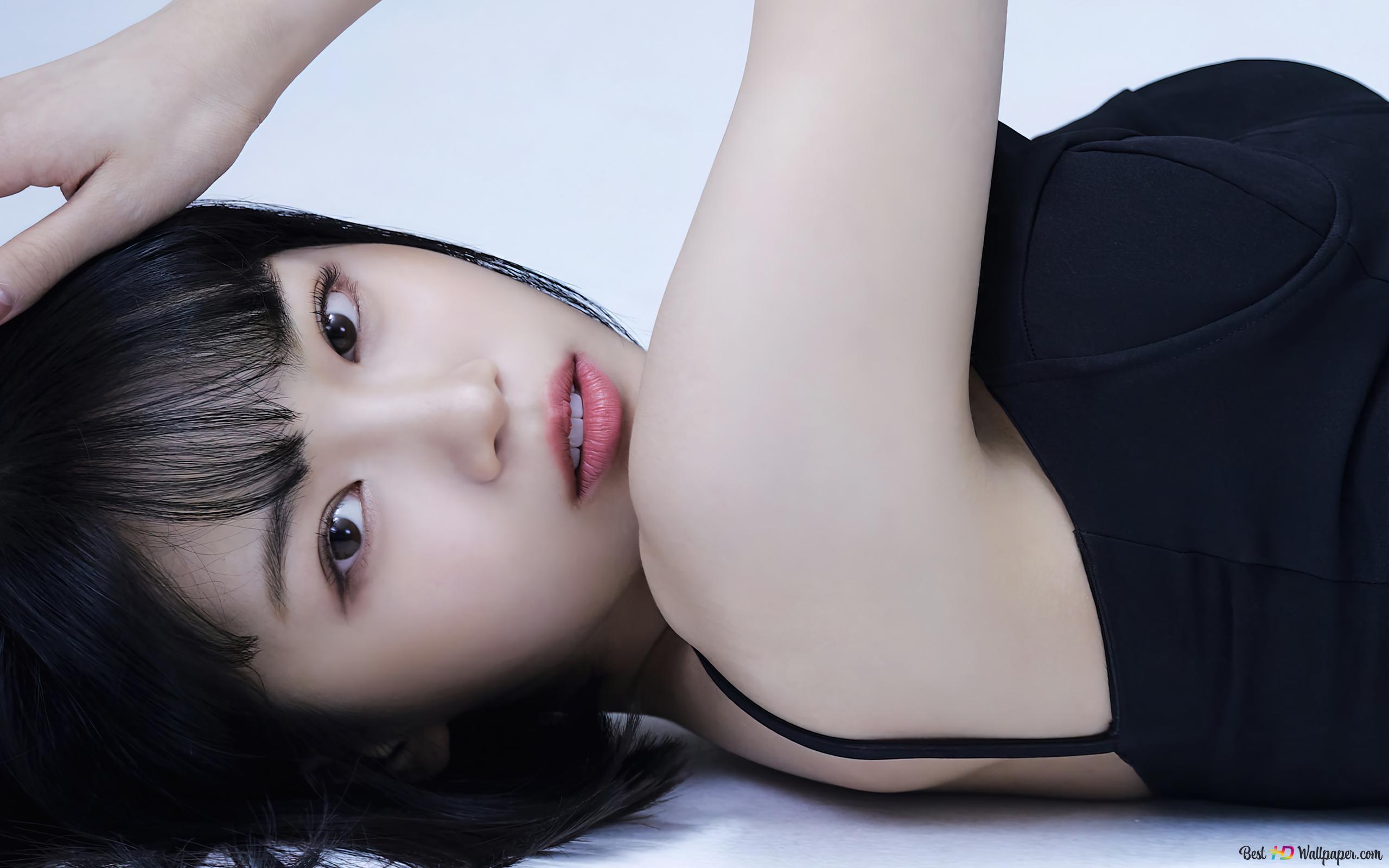 2560x1600 Sensual 'Kim Chaewon' in black dress Sserafim (Kpop Girls Group) 4K wallpaper download
