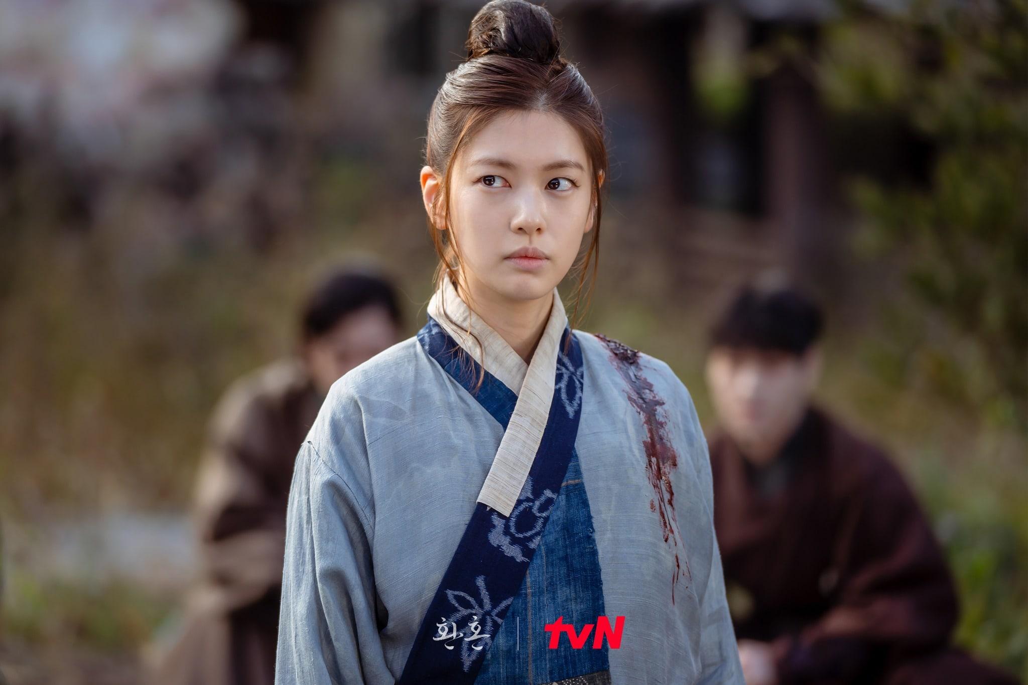 2048x1365 Hwang Minhyun Gazes At Jung So Min With Different Feelings Than Before In “ Alchemy Of Souls”