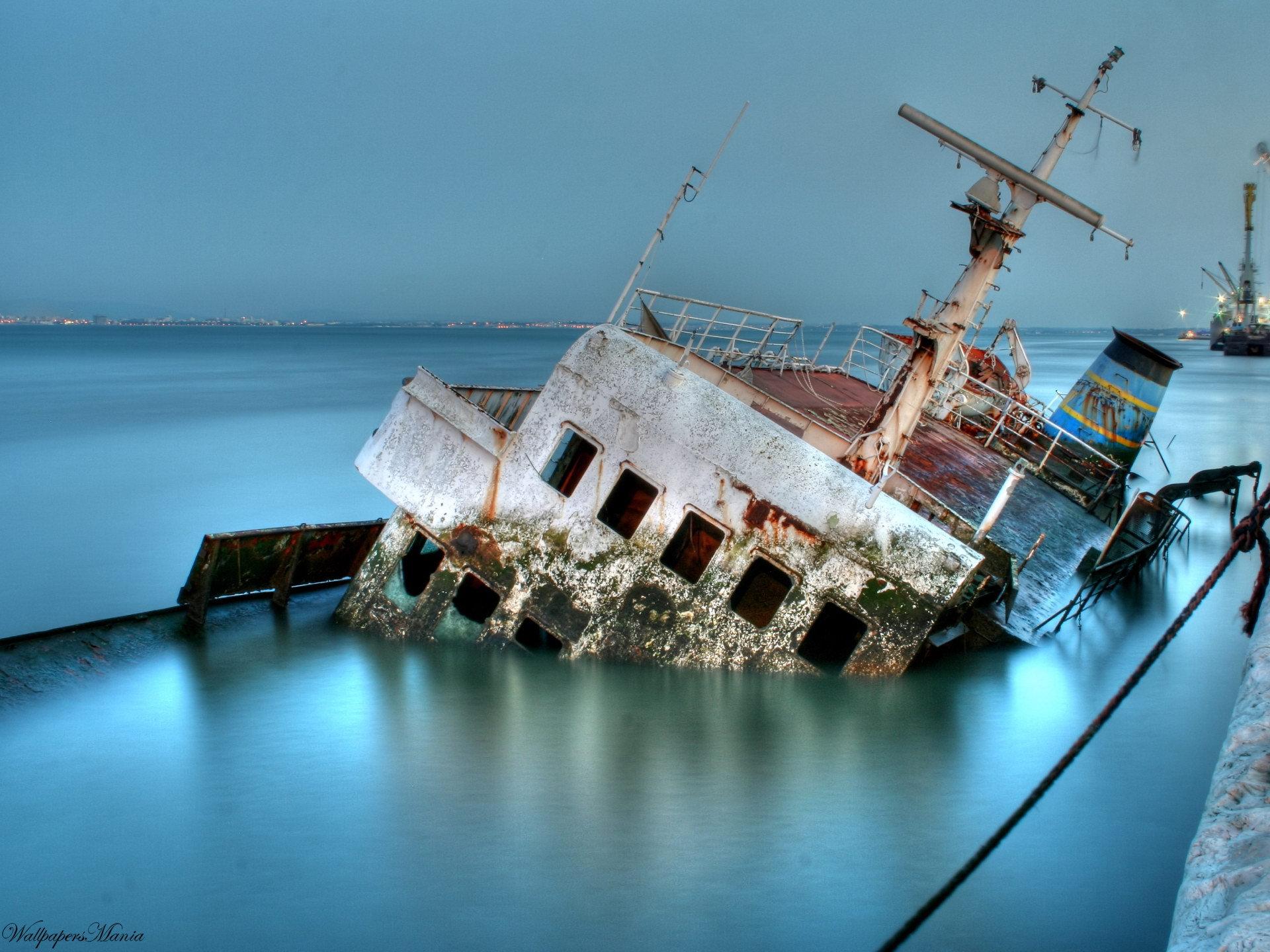 1920x1440 Sunken old ship Desktop wallpaper 1600x900