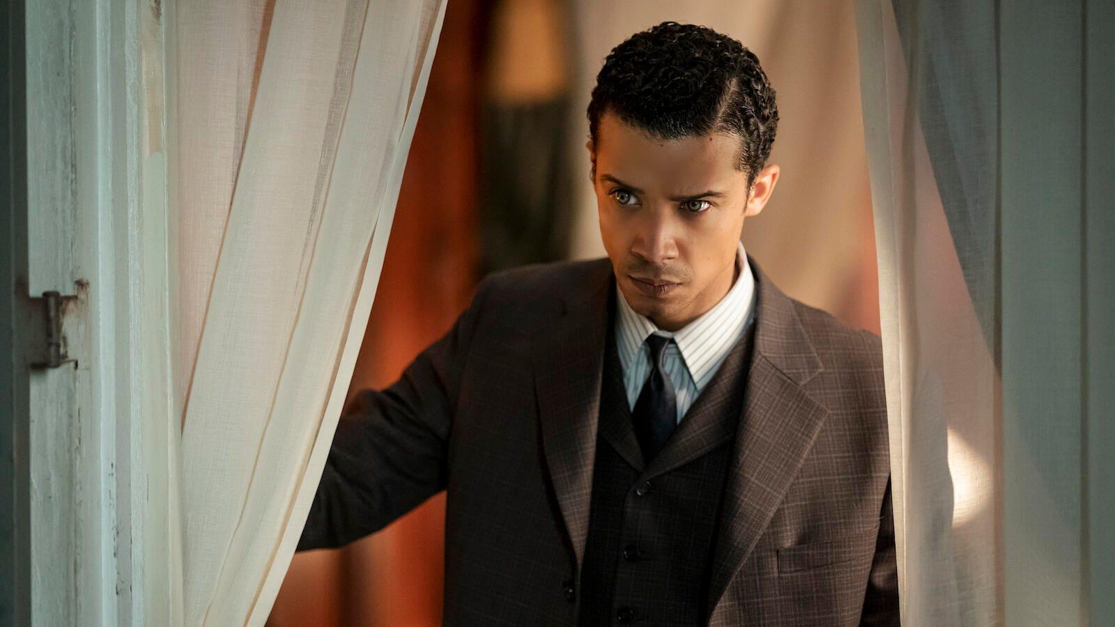 1600x900 Interview with the Vampire Review: AMC's Anne Rice Series Is Kooky, Camp