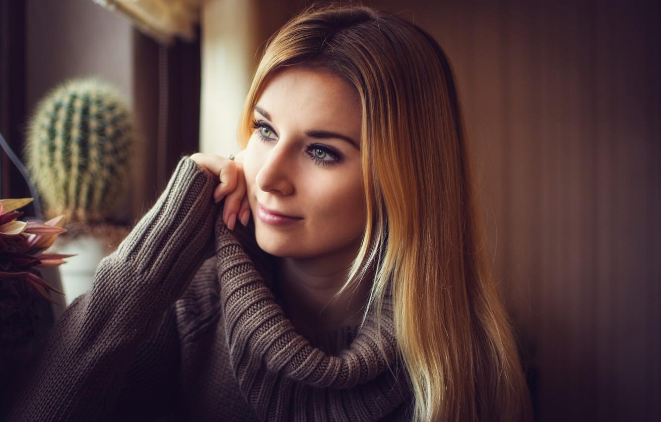 1332x850 Wallpaper smile, Girl, cactus, blonde, sweater image for desktop, section девушки