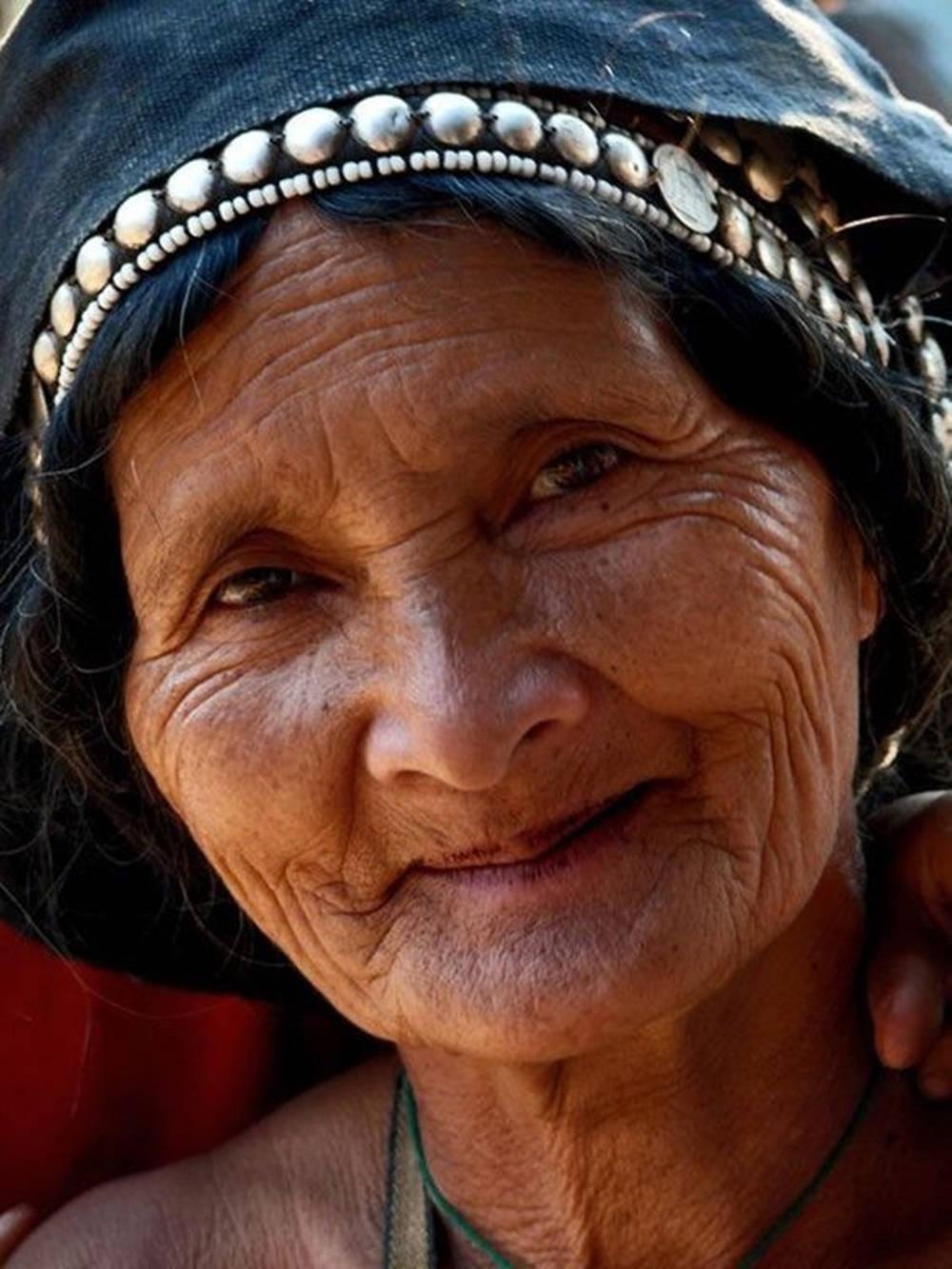 1000x1333 Download Old Asian Woman Wallpaper