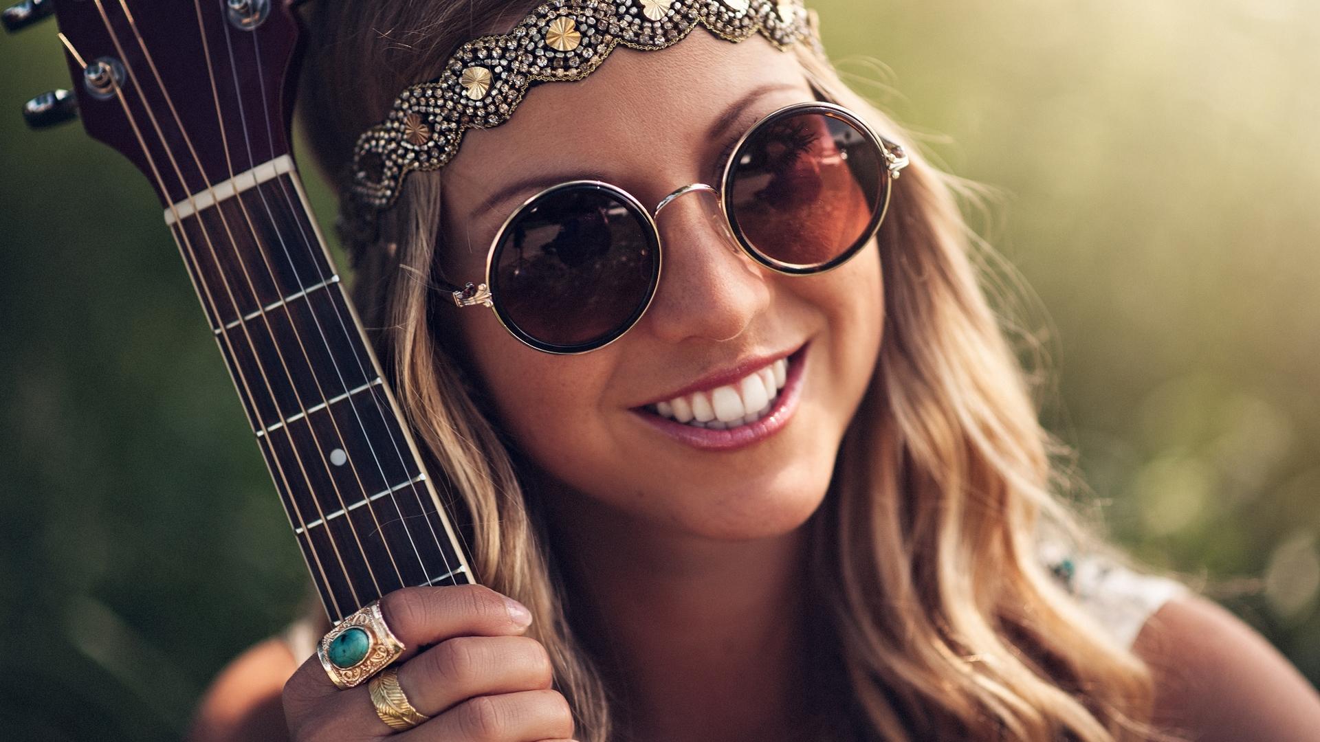 1920x1080 Wallpaper / model, smile, woman, sunglasses, instrument, guitar, girl, hand, hippie, jewel, face free download