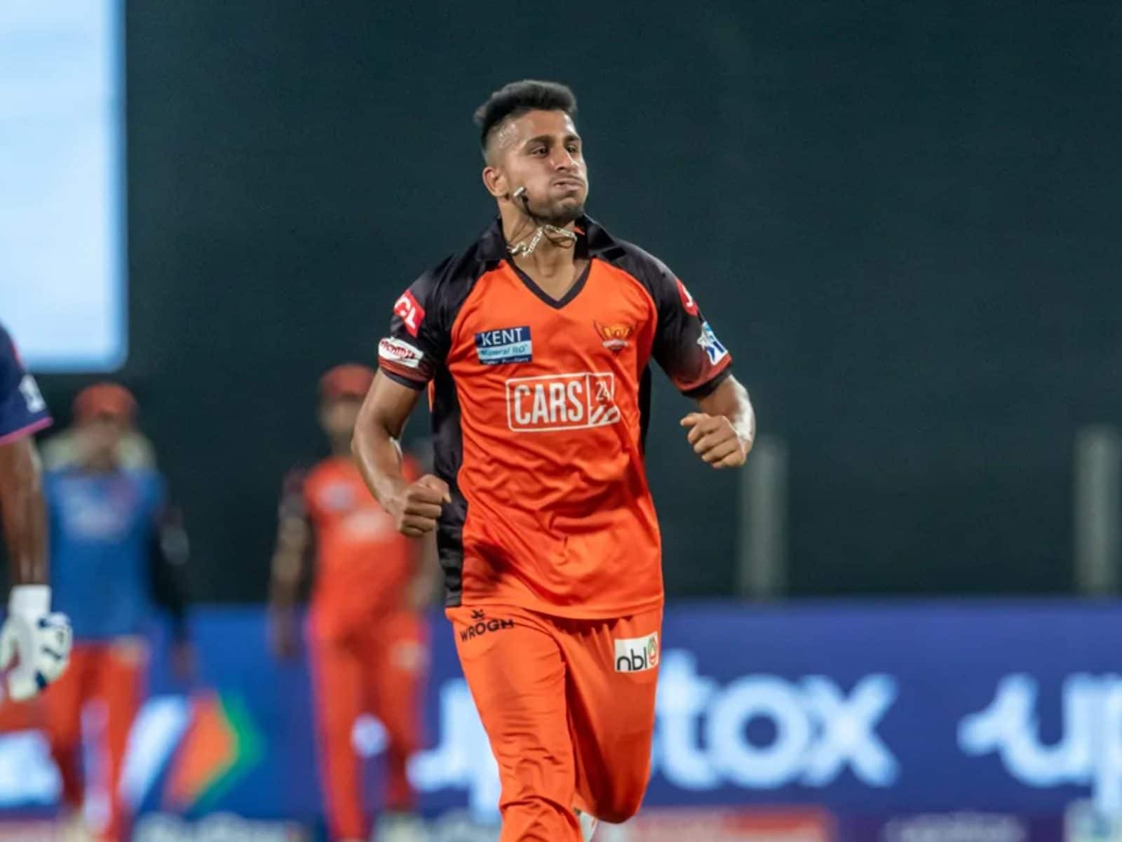1600x1200 IPL 2022: Umran Malik Sets Twitter on Fire With His Fiery Bowling Against Rajasthan Royals