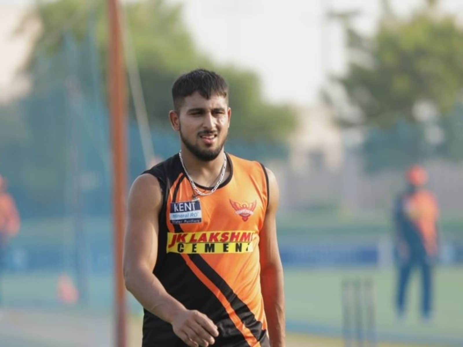 1600x1200 IPL 2021: Twitter Reacts to Fastest Delivery of Season