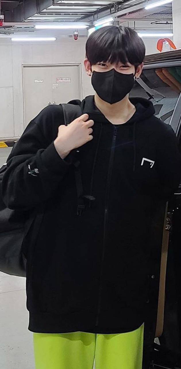 630x1280 I land sunoo wallpaper