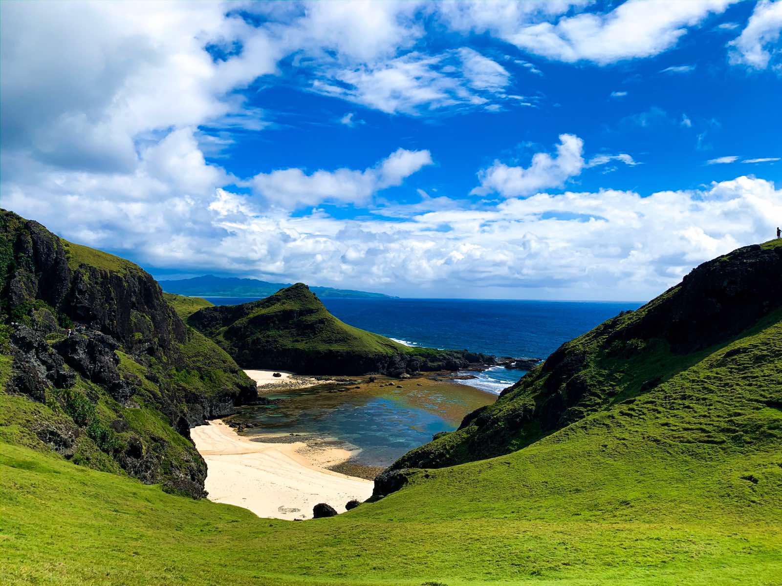 1600x1200 Chamantad Viewpoint in Batanes, Philippines [OC] [1600x1200]