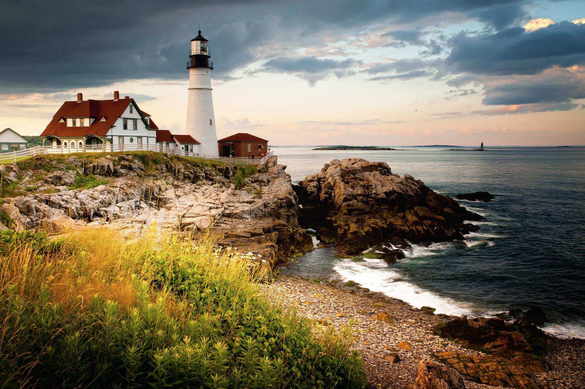 2048x1363 Autumn Lighthouse Wallpaper