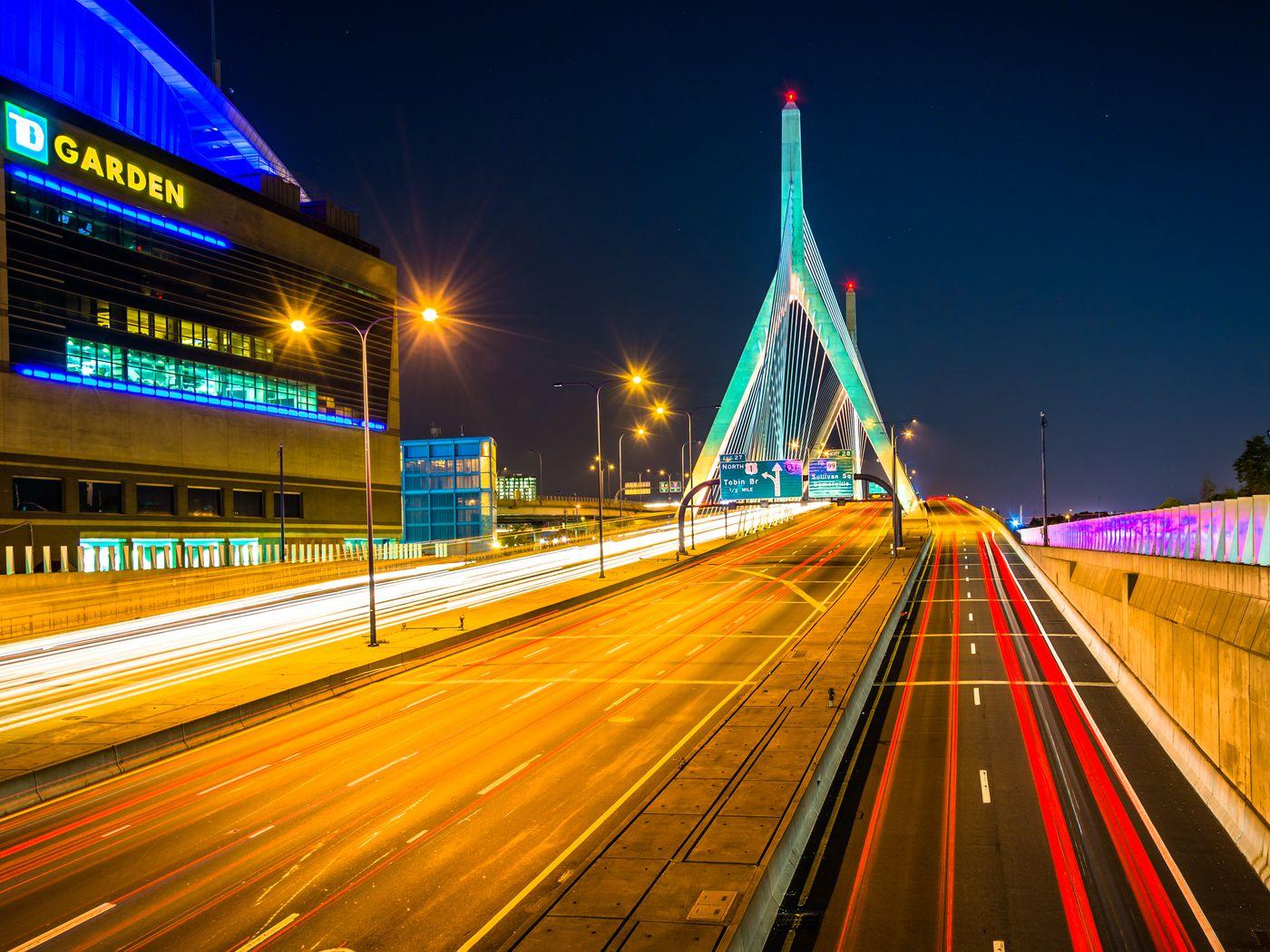 1400x1050 Take a Tour of the Best Hockey and Basketball Bars Near TD Garden