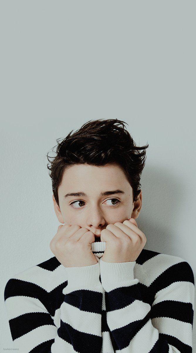 668x1200 Noah Schnapp Wallpaper HD