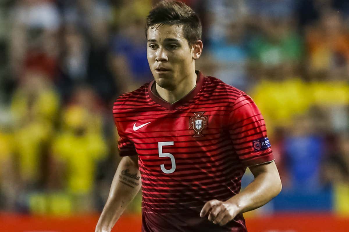1200x800 Who is Raphael Guerreiro? The Portugal star Dortmund beat Barcelona to signing. Goal.com UK
