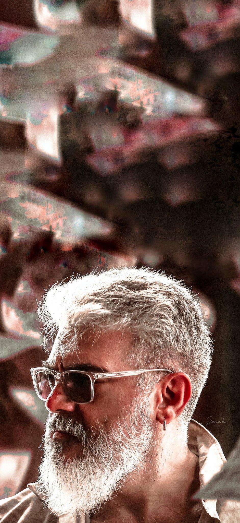 941x2048 