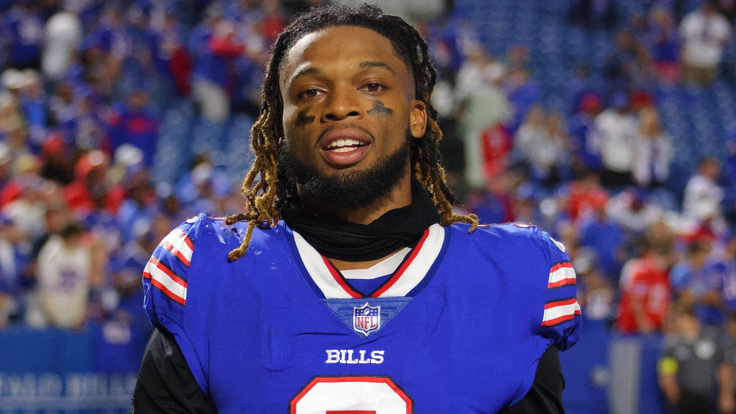 2560x1440 Buffalo Bills Safety Damar Hamlin Remains in Critical Condition After Collision
