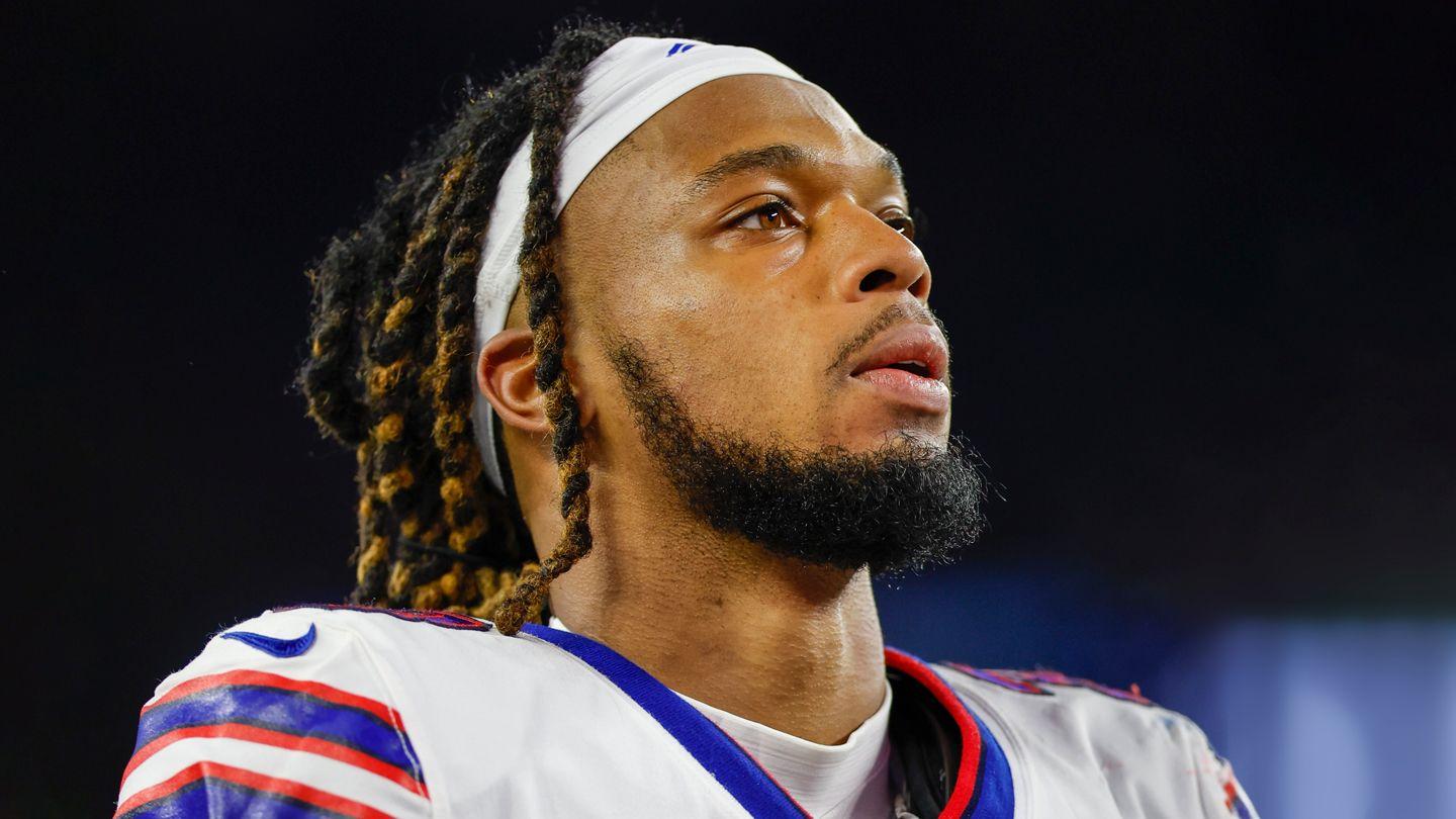 1440x810 NFL Player Damar Hamlin Goes Into Cardiac Arrest