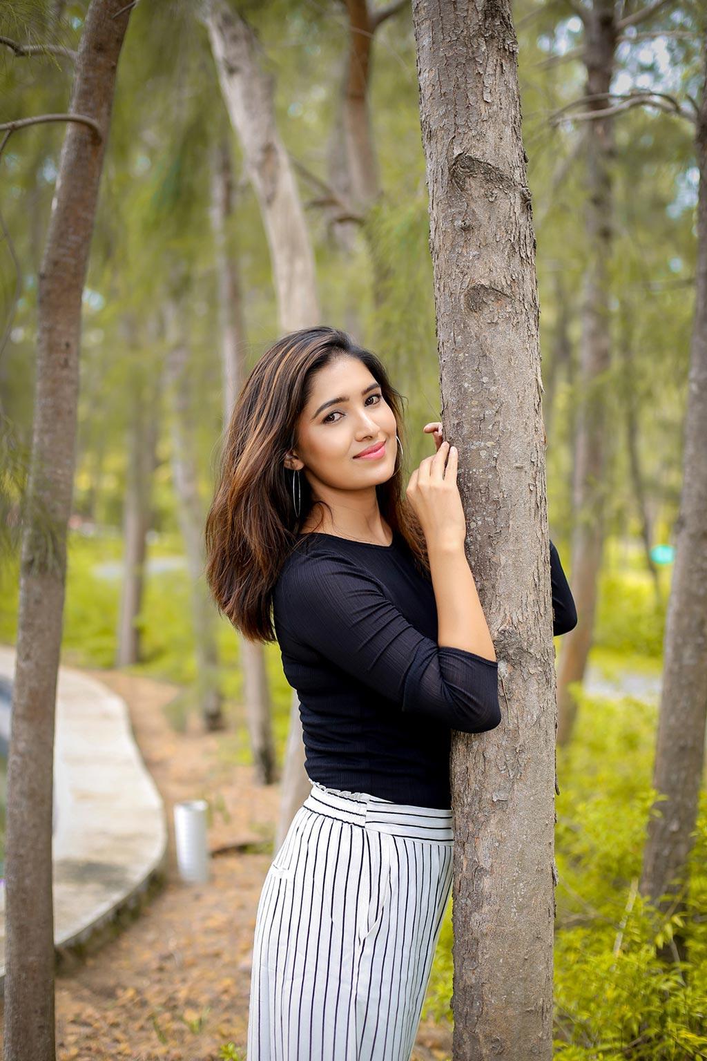 1024x1536 Actress Vani Bhojan photo stills & image
