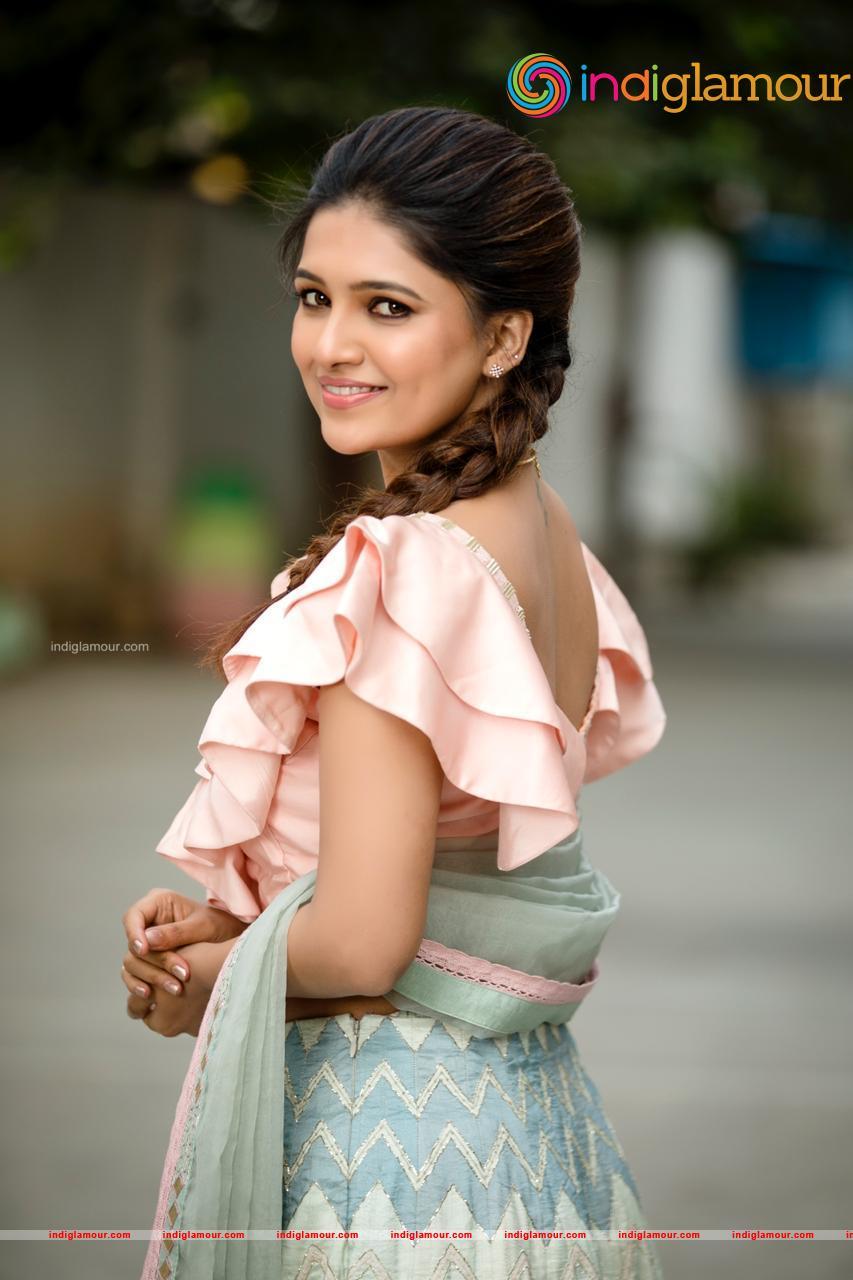 853x1280 Vani Bhojan Actress HD Photo, Image, Pics And Stills