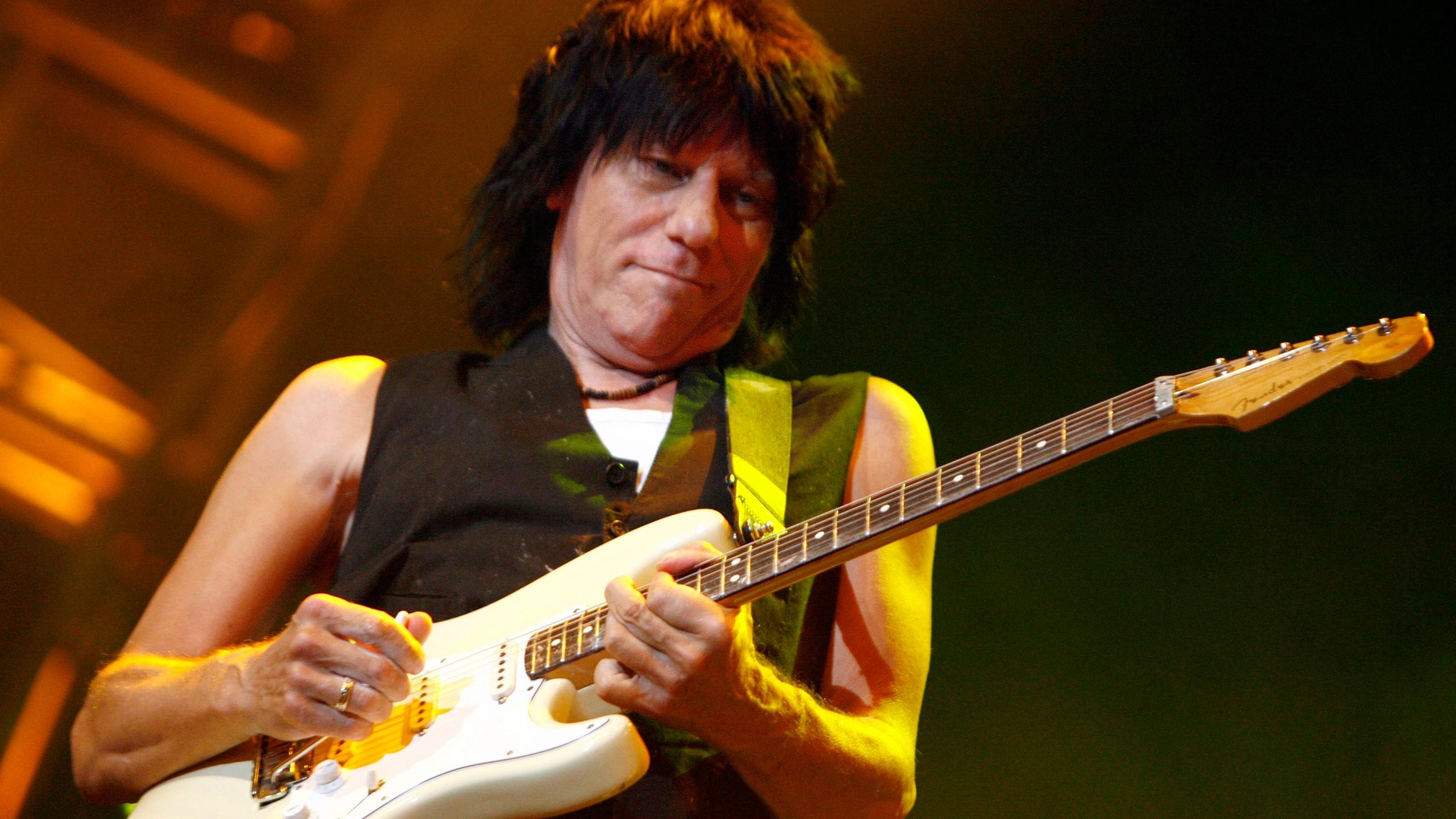 2560x1440 Jeff Beck, guitar god who influenced generations, dies at 78