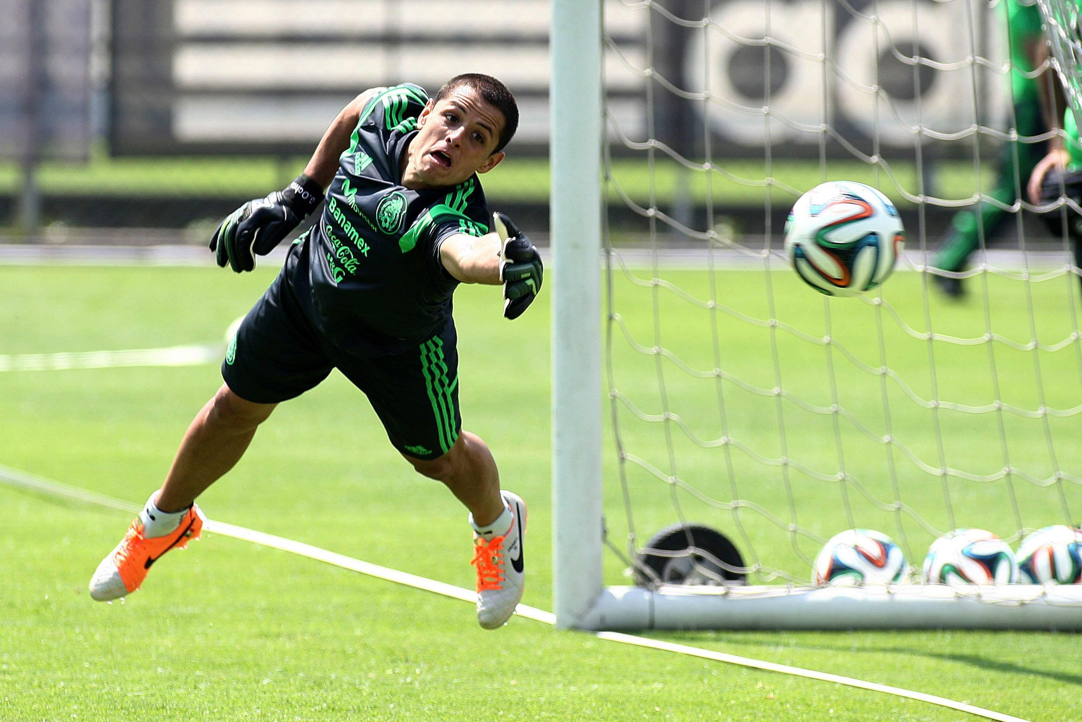3663x2443 Download Chicharito Striker Mexico National Football Team Wallpaper