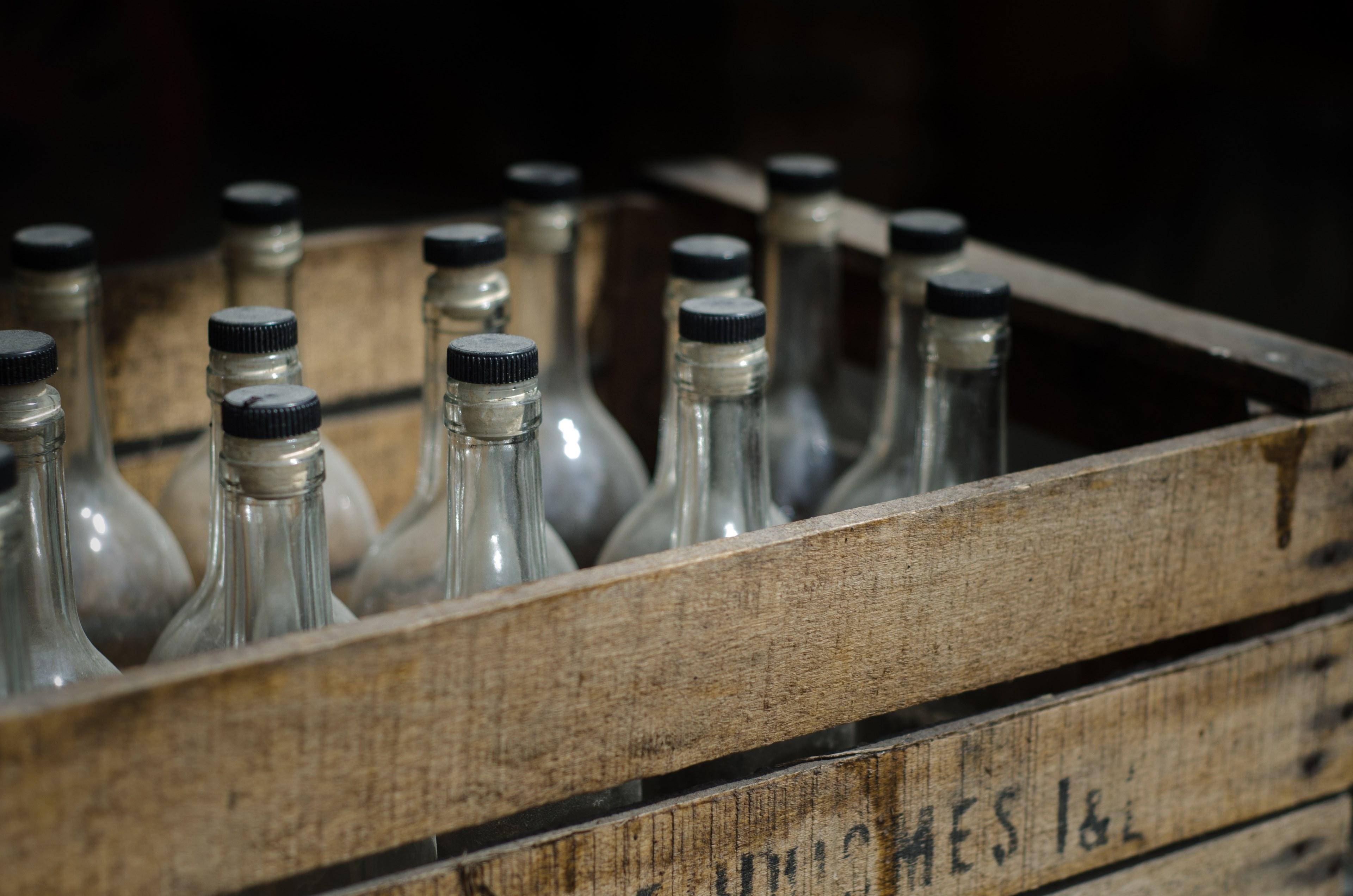 3840x2543 Wallpaper / crate beer vintage antique alcohol bootlegging 4k wallpaper free download