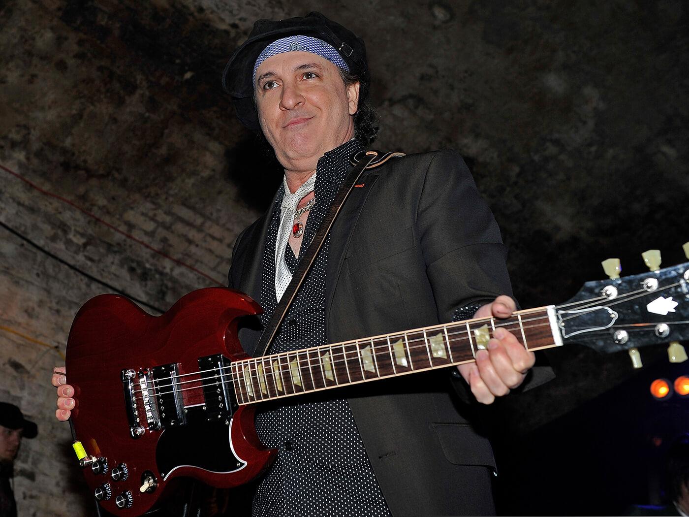 1400x1050 New York Dolls guitarist Sylvain Sylvain dies