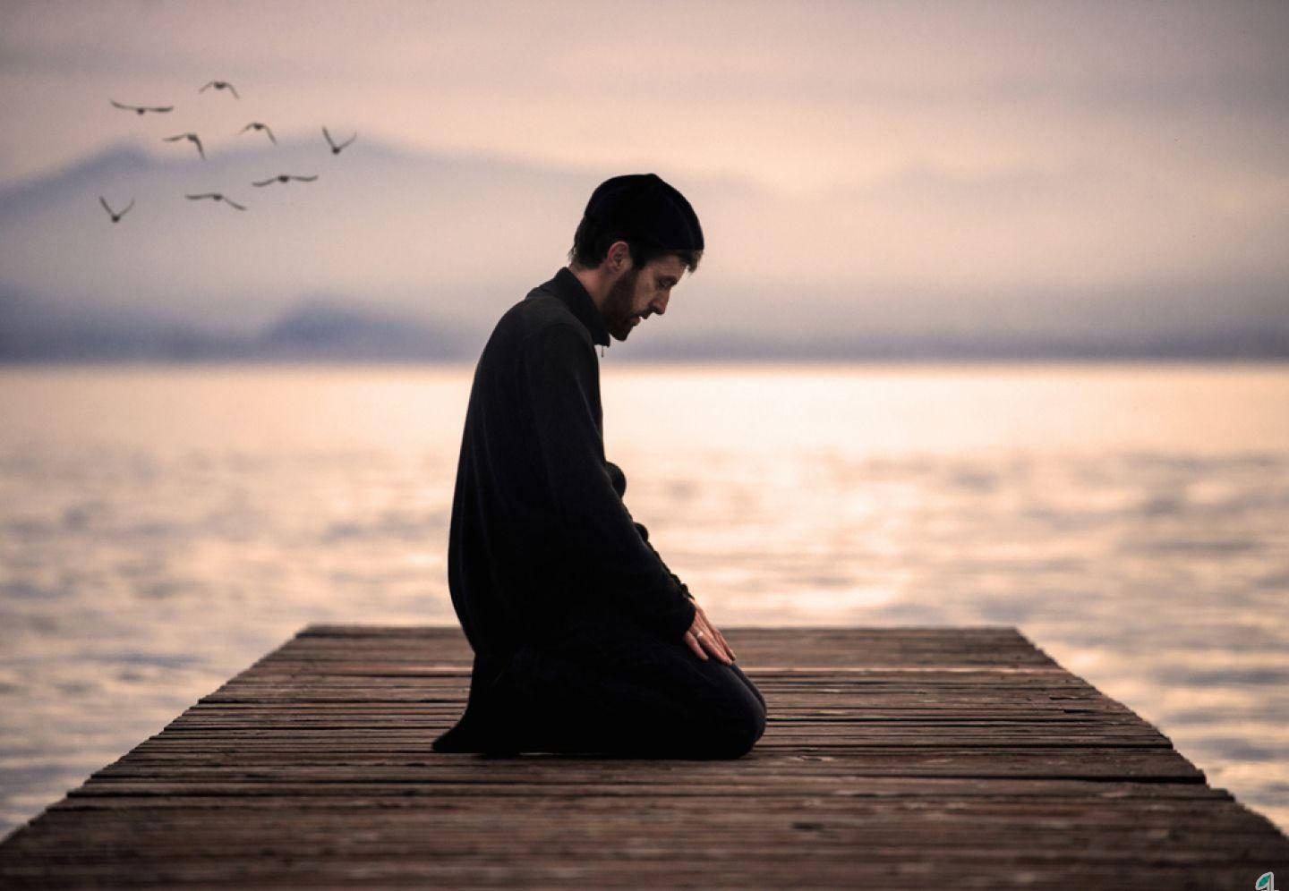 1440x996 Download Prayer Man Kneeling Pier Wallpaper