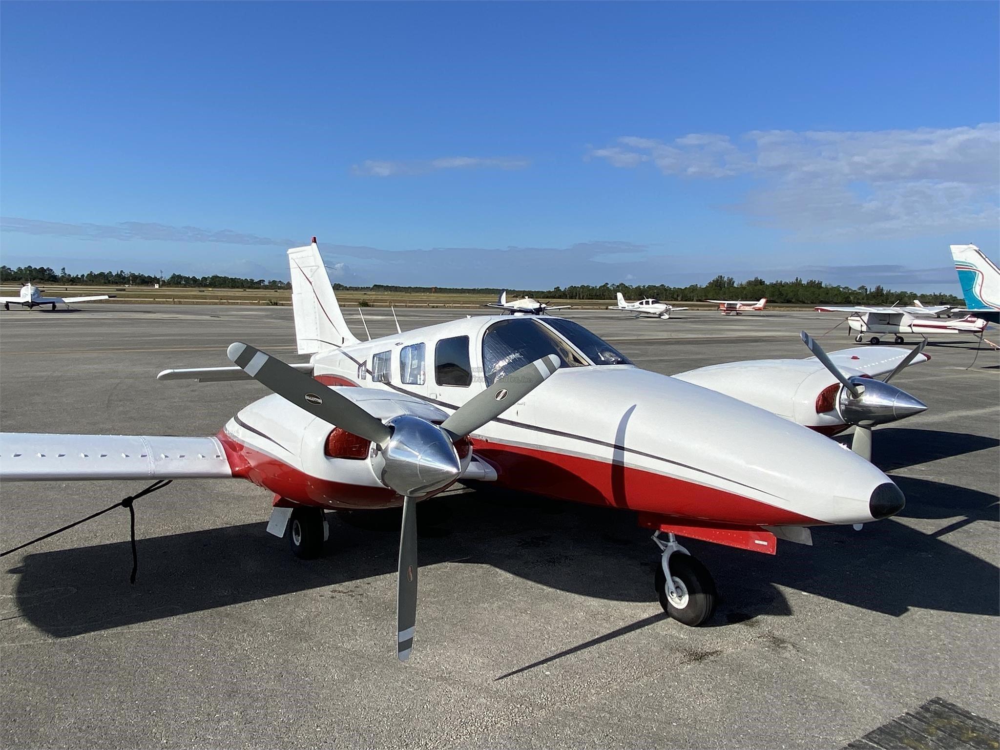 2048x1536 Piper Seneca II