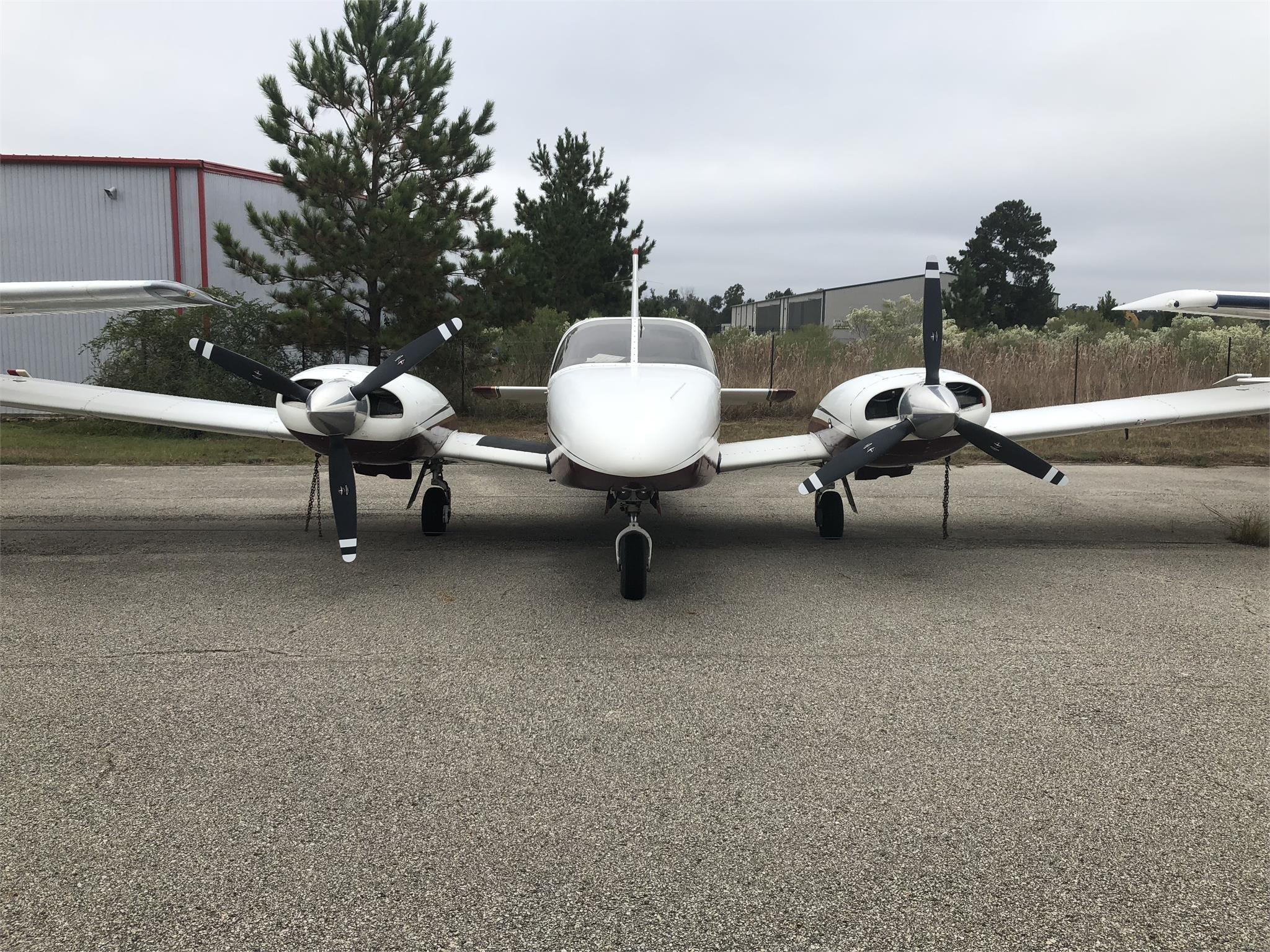 2048x1536 PIPER SENECA II N8086Y