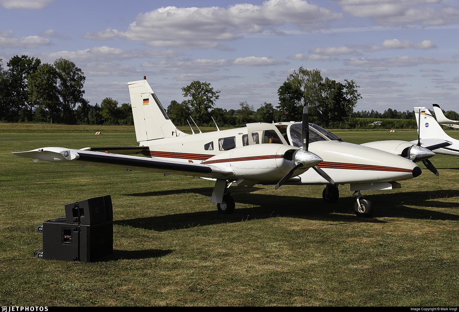1600x1086 D GBIG. Piper PA 34 200T Seneca II. FSA Altenburg Airservice