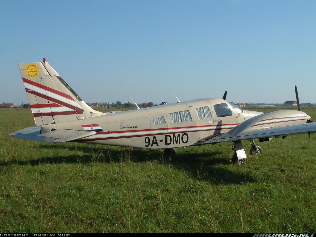 1024x768 Piper PA 34 220T Seneca III. Aviation Photo
