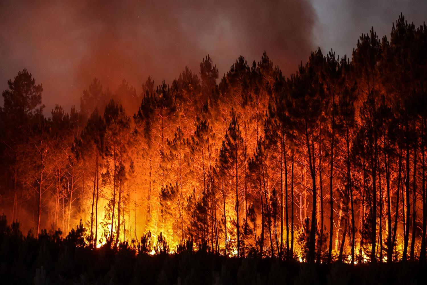 1500x1000 Photos: Wildfires Rage Across Southwestern Europe