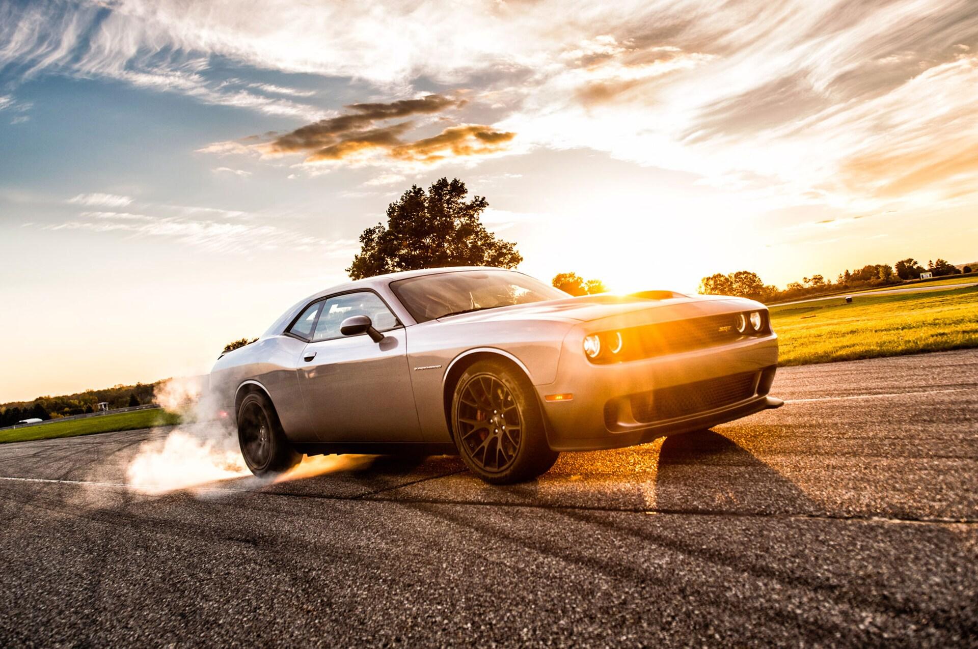 1920x1275 A 20 Second Burnout In A 2015 Dodge Challenger SRT Hellcat