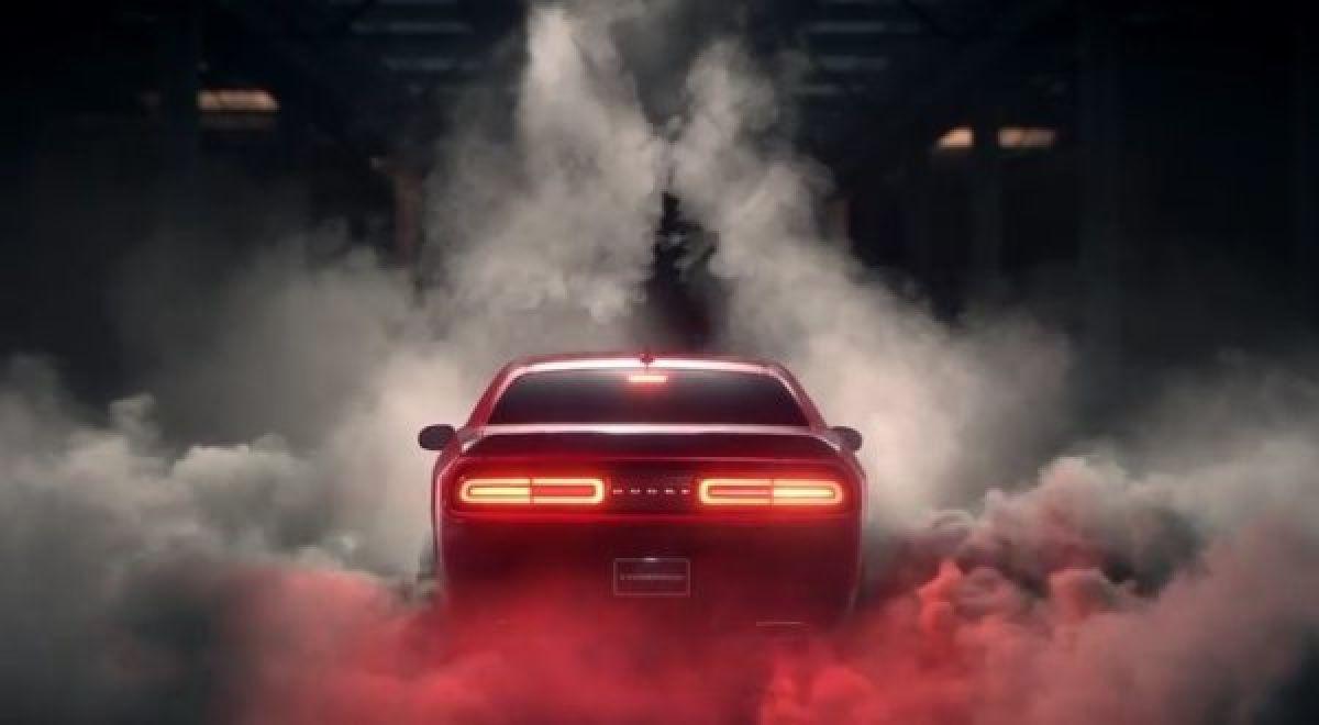 1200x660 The 2016 Dodge Challenger Turns a Burnout into Art (Video)