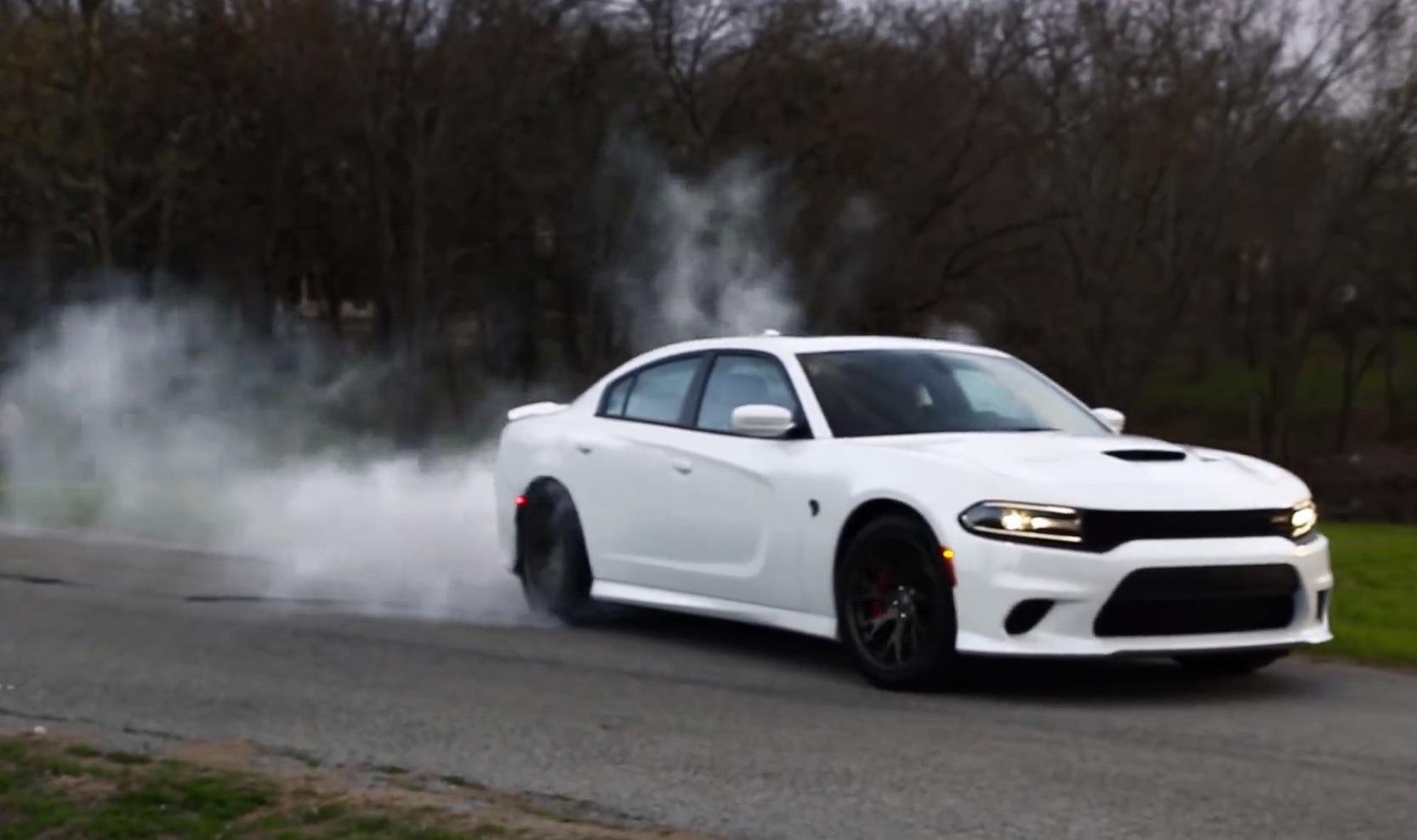 1666x988 Dodge Charger Hellcat Does A Burnout As Break In Procedure
