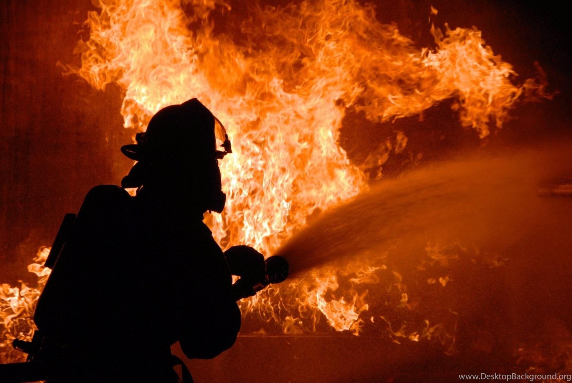 1920x1285 Firefighter Background