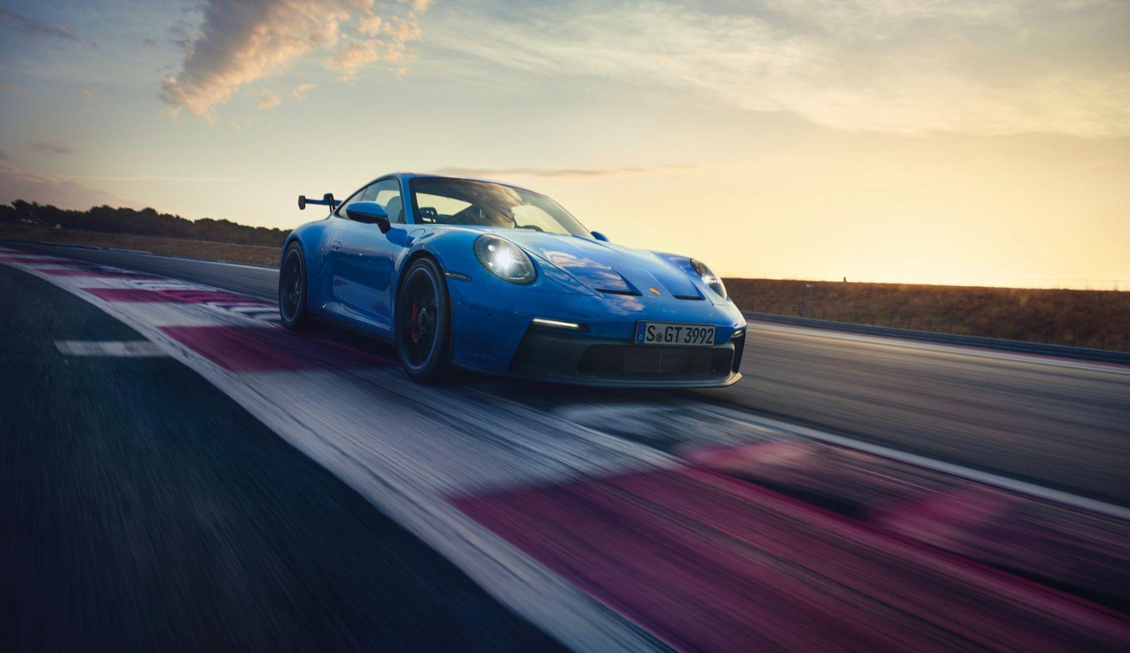 1620x936 Porsche 911 GT3 with motorsport expertise