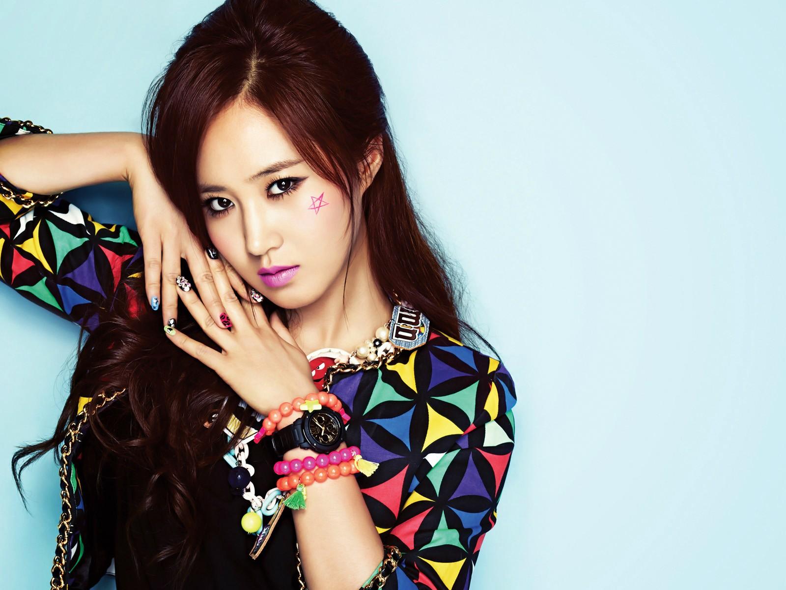 1600x1200 Snsd Yuri Wallpaper