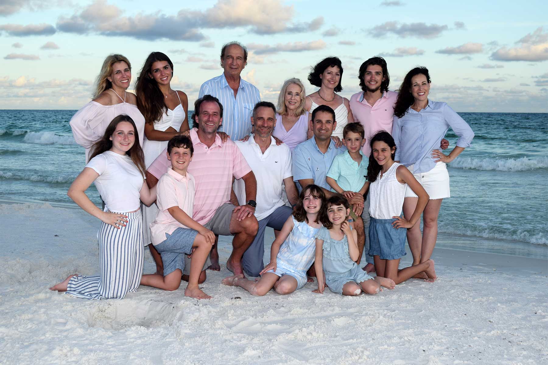 1800x1200 What to Wear in Family Beach Photo. Smiles Beach Photo