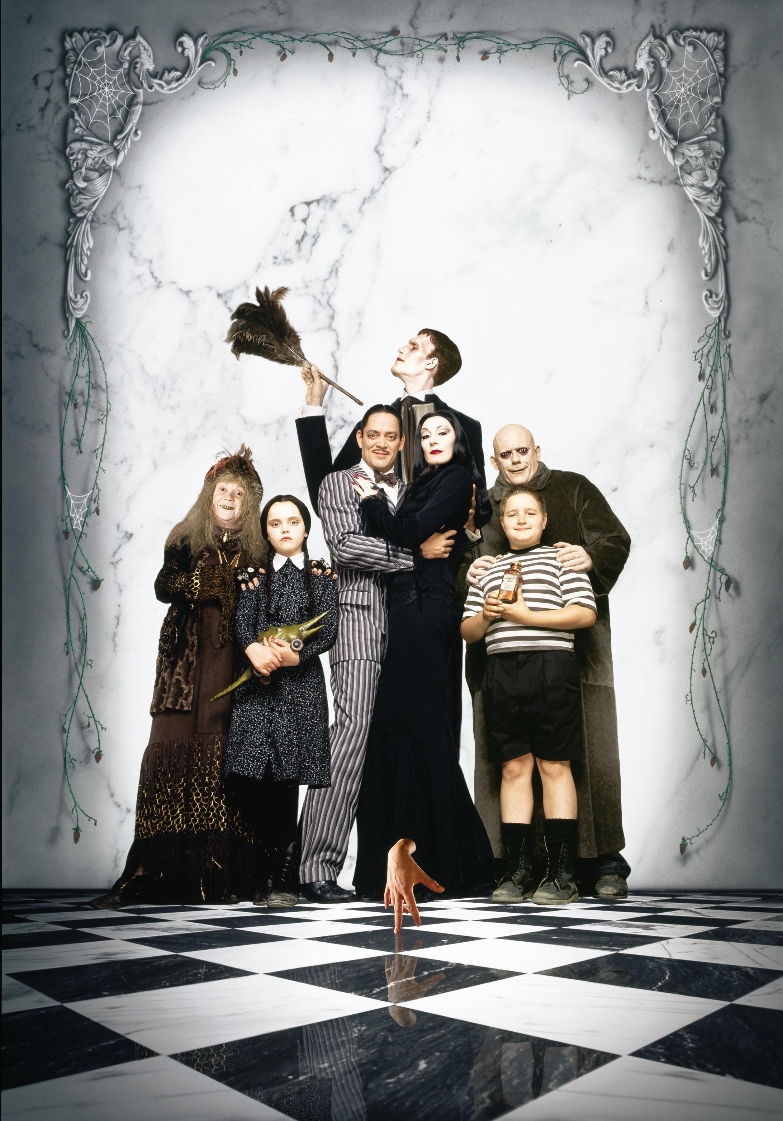 2514x3600 Full HD The Addams Family wallpaper