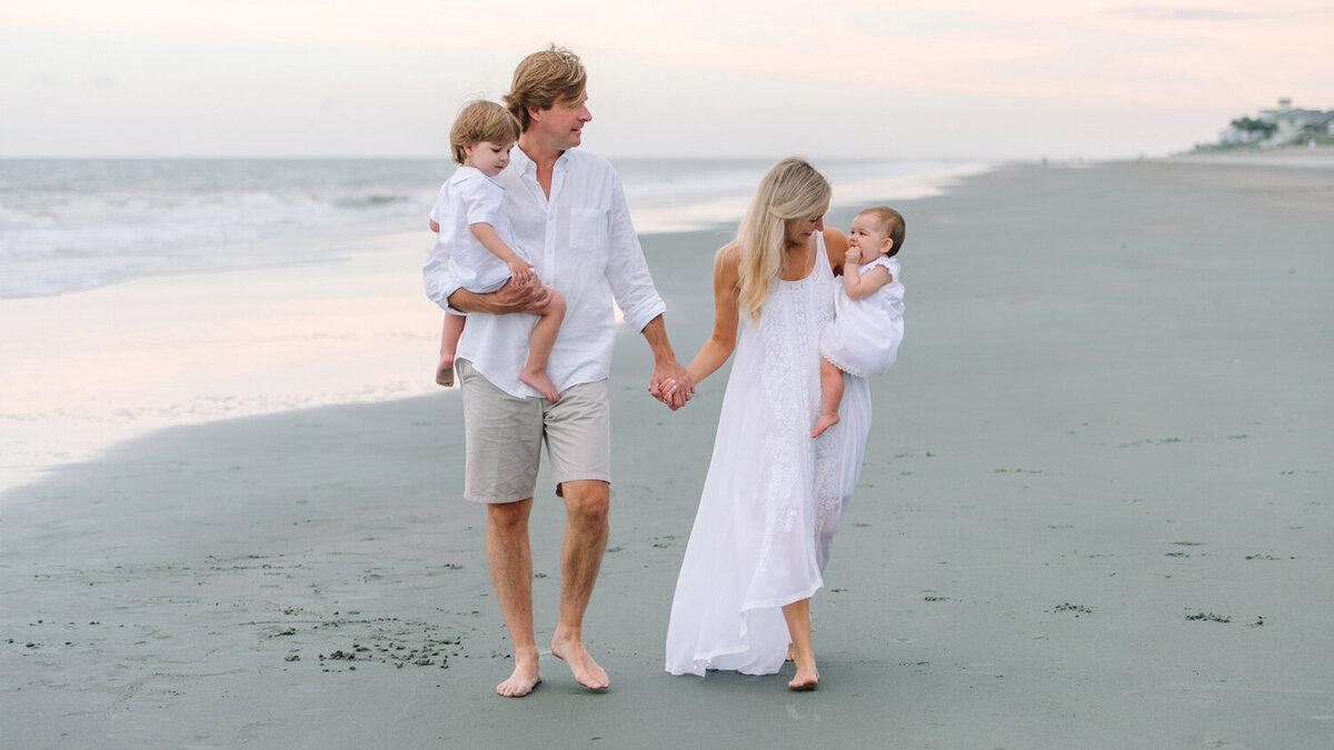 1200x675 What to Wear for Family Photo at the Beach