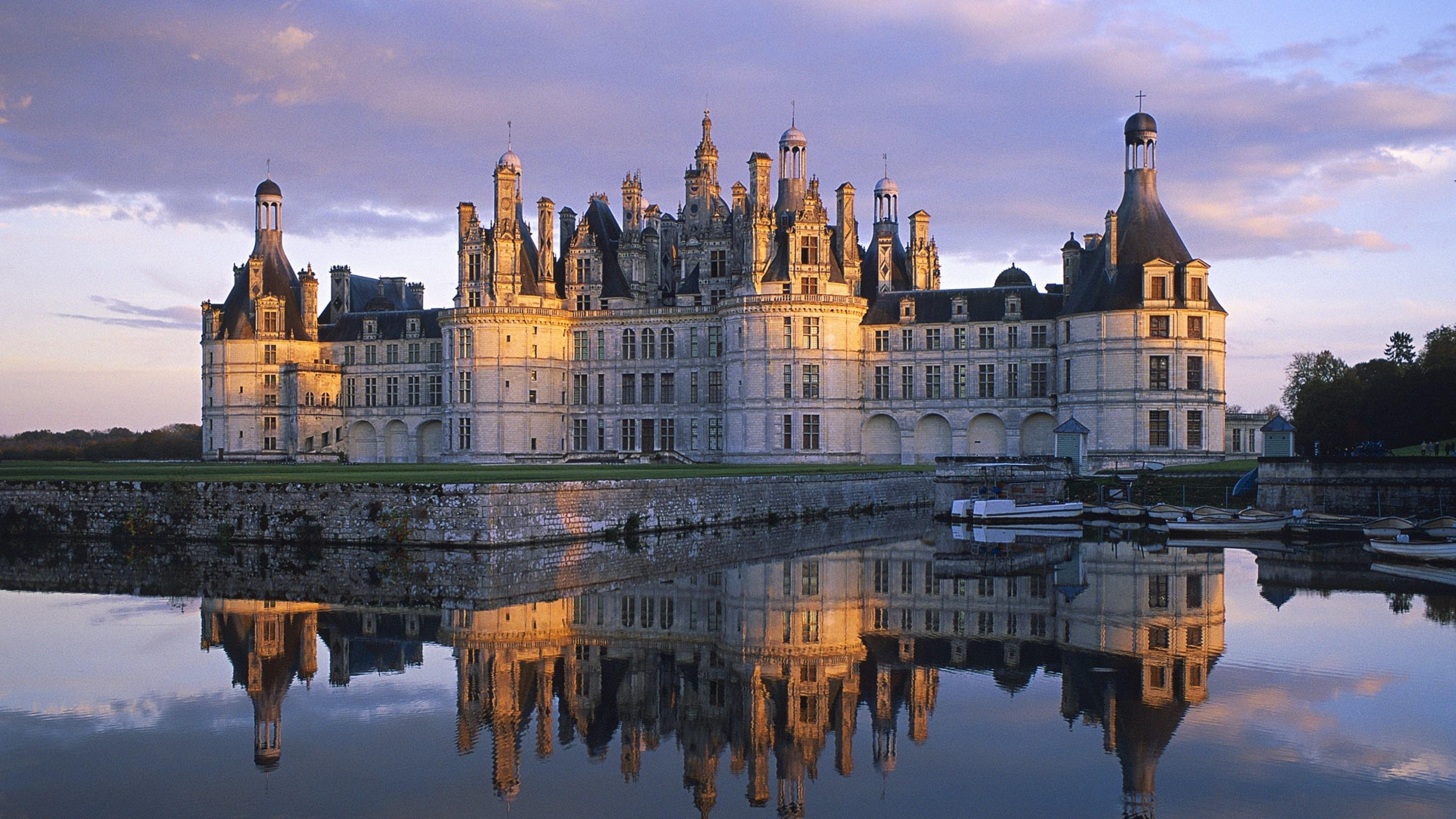 3840x2160 building chateau de chambord #france loire valley #loire medieval architecture #historic #landscape #morning #reflection #europe tourist. Замок, Франция, Версаль