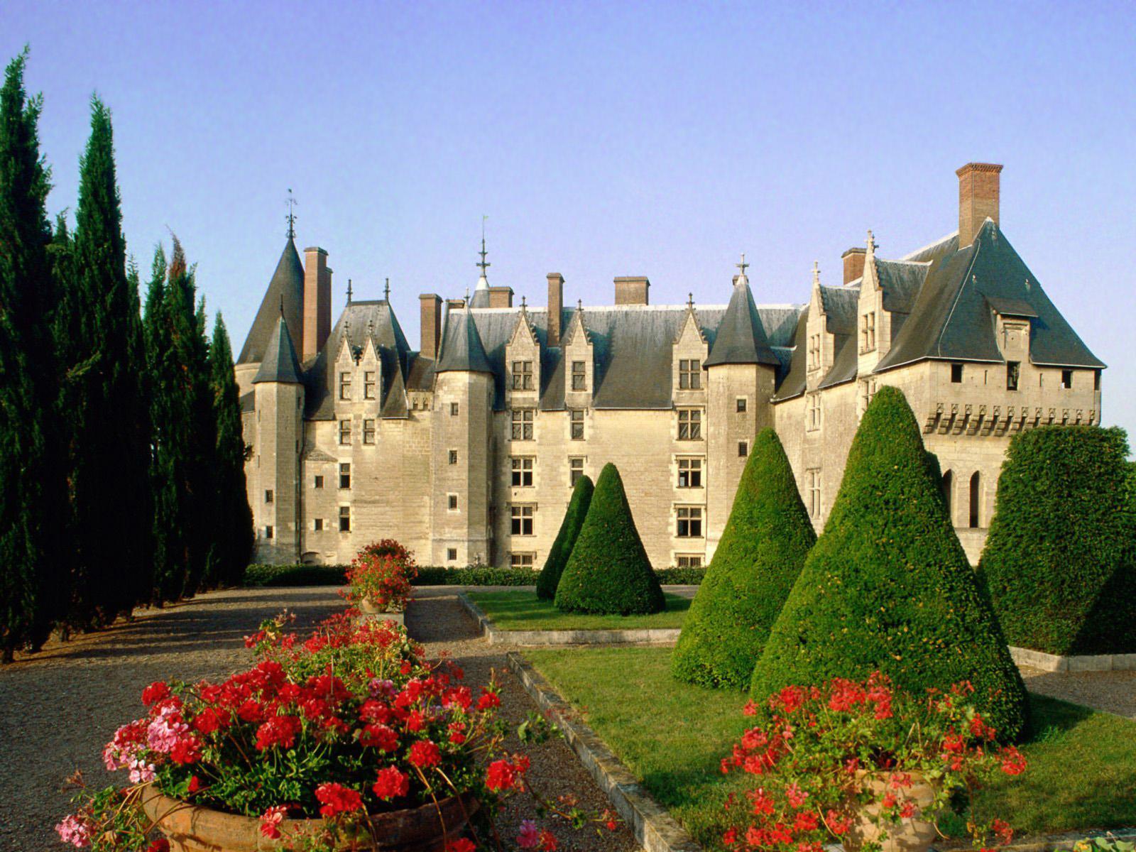 1600x1200 French Chateau Wallpaper
