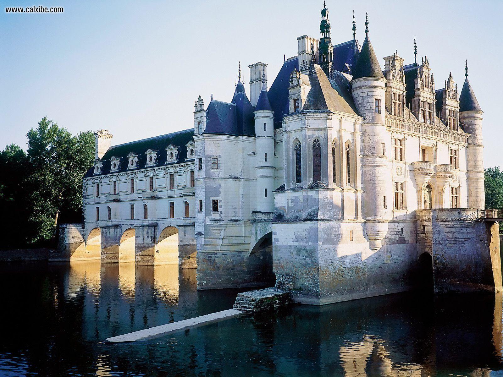 1600x1200 France's Châteaux in Loire Valley. Castles france, Beautiful castles, Castle