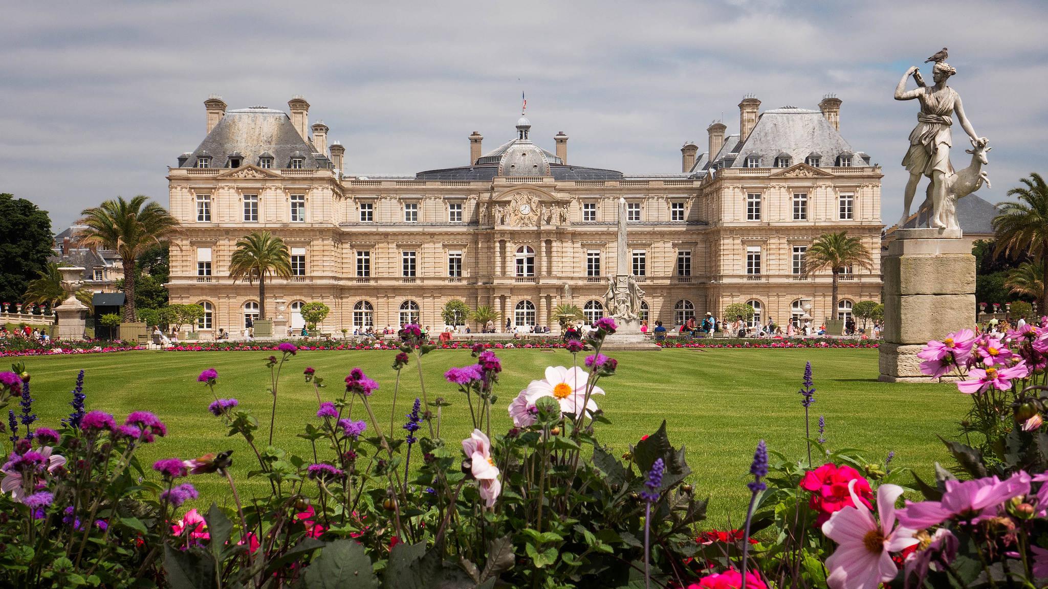 2048x1152 Download Luxembourg Palace Paris France Wallpaper