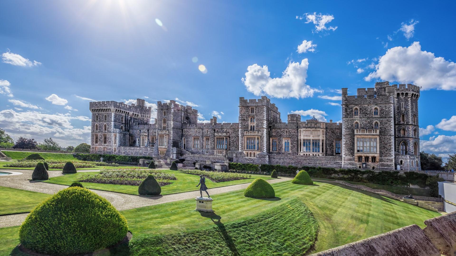 1920x1080 Windsor castle with garden near London, England, UK. Windows 10 Spotlight Image