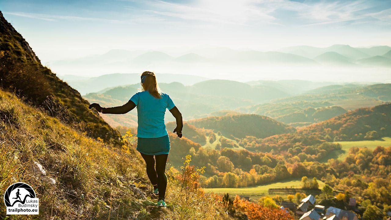 1280x720 Trail Running Women Wallpaper