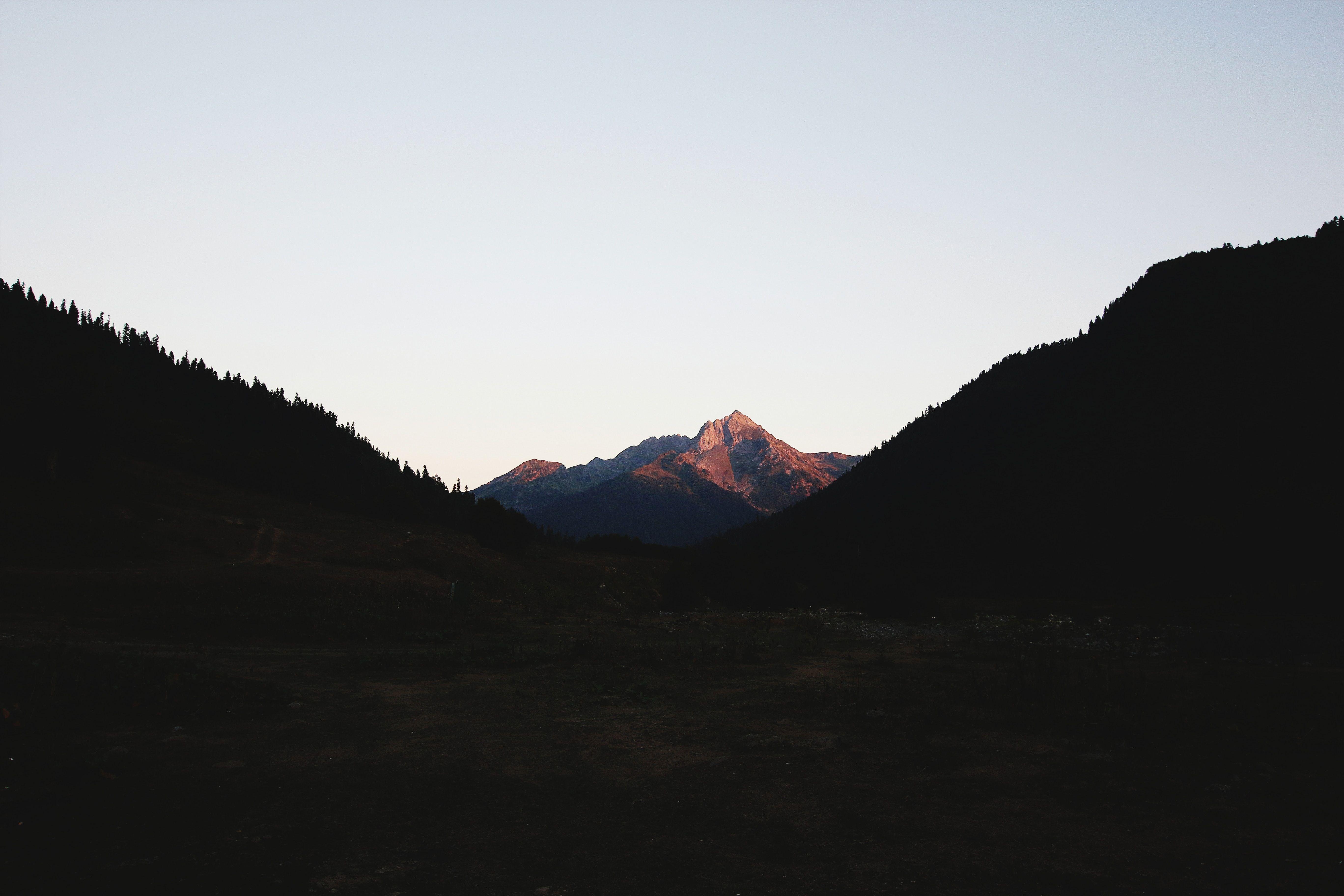 5472x3648 Minimal Desktop Wallpaper