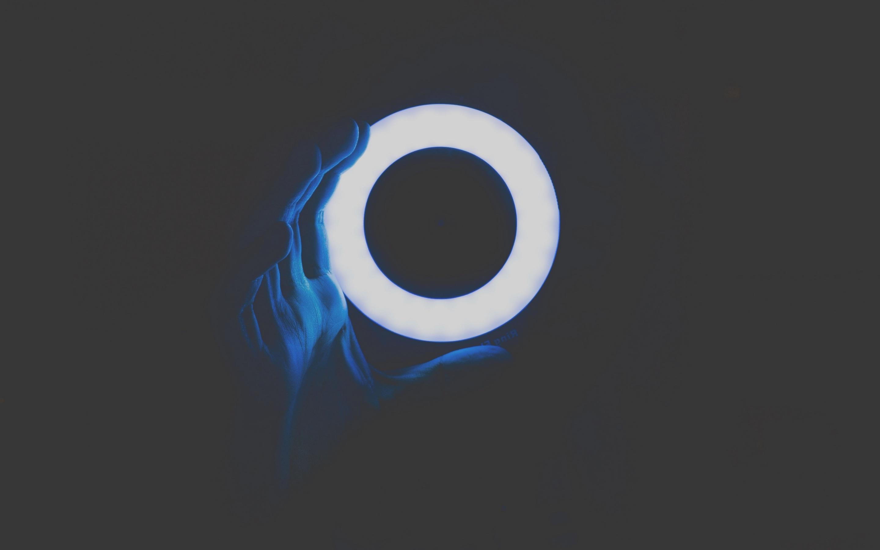 2880x1800 Wallpaper 4k circle, hand, light, neon 4k Wallpaper
